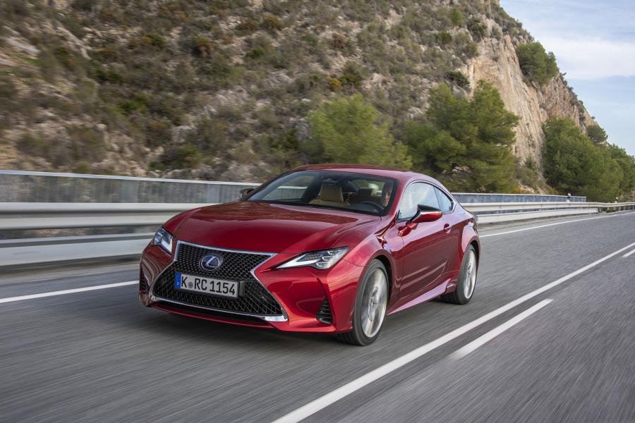  Lexus RC300h 2018 года  (WW) (фото 40 из 139)